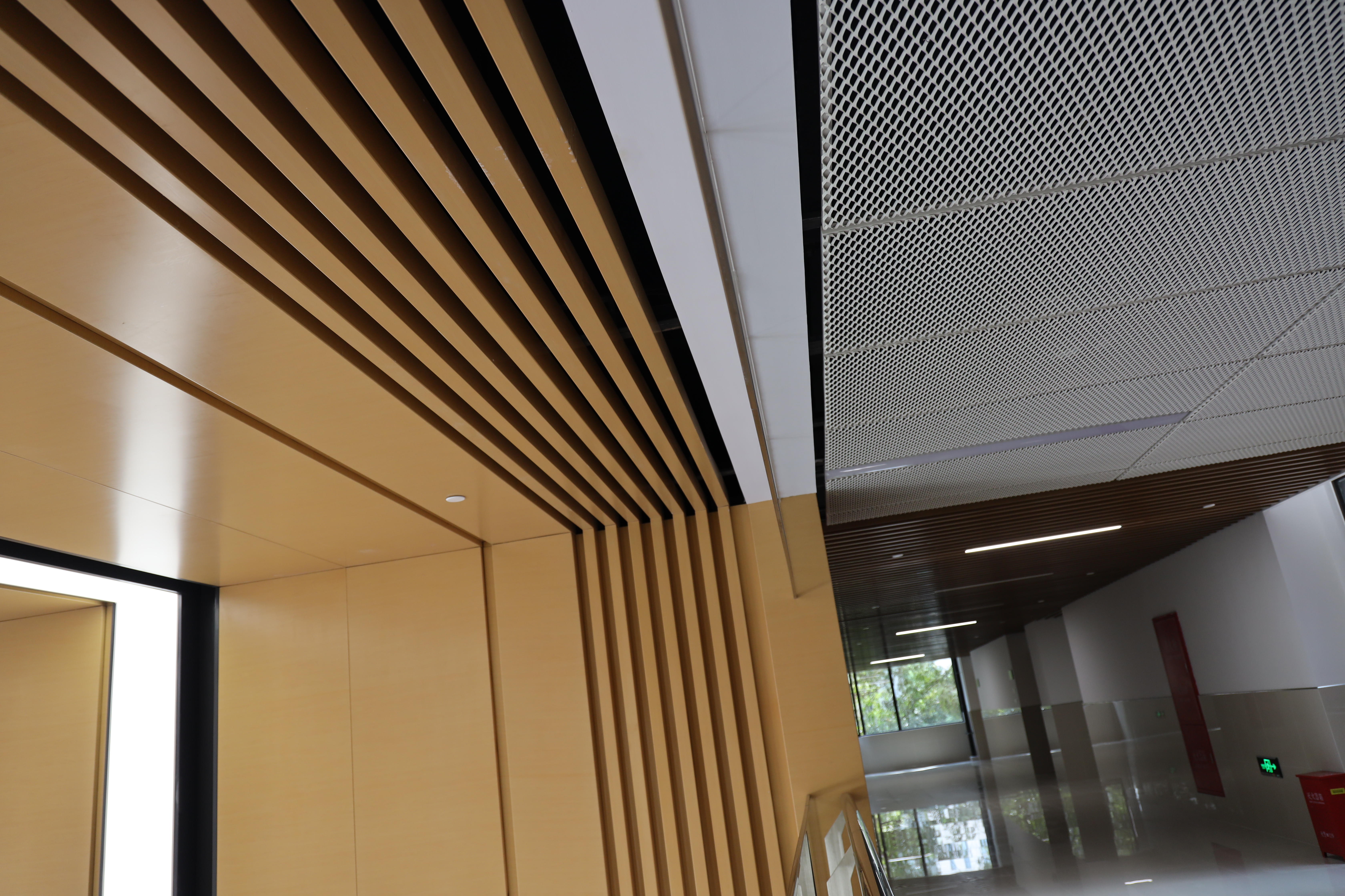 理工大學(xué)木紋鋁單板