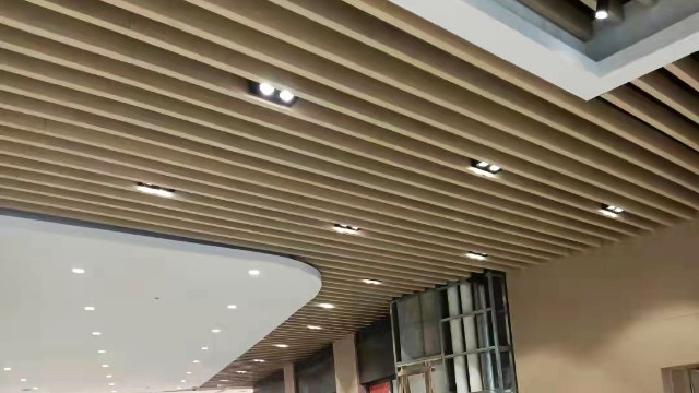 普陀綠地繽紛城@50*150木紋方通