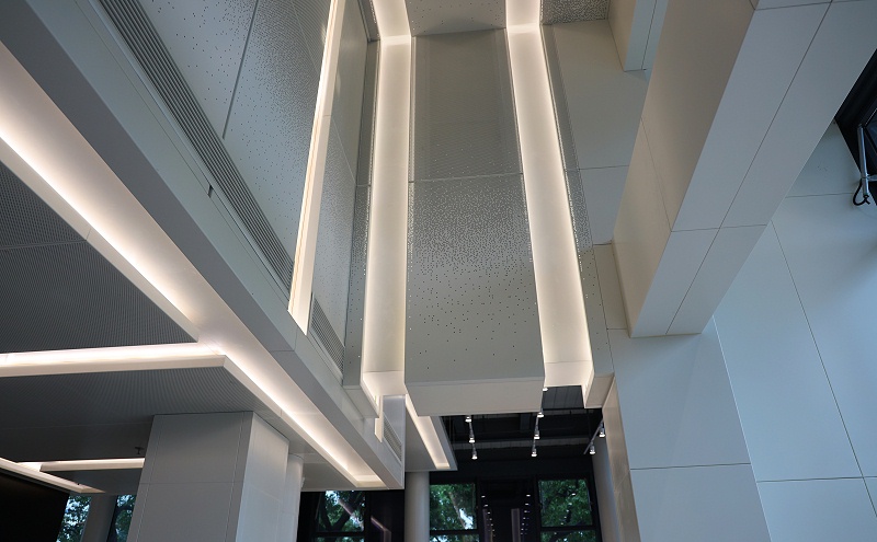 上海地產(chǎn)閔虹集團(tuán)辦公樓@漸變沖孔鋁單板