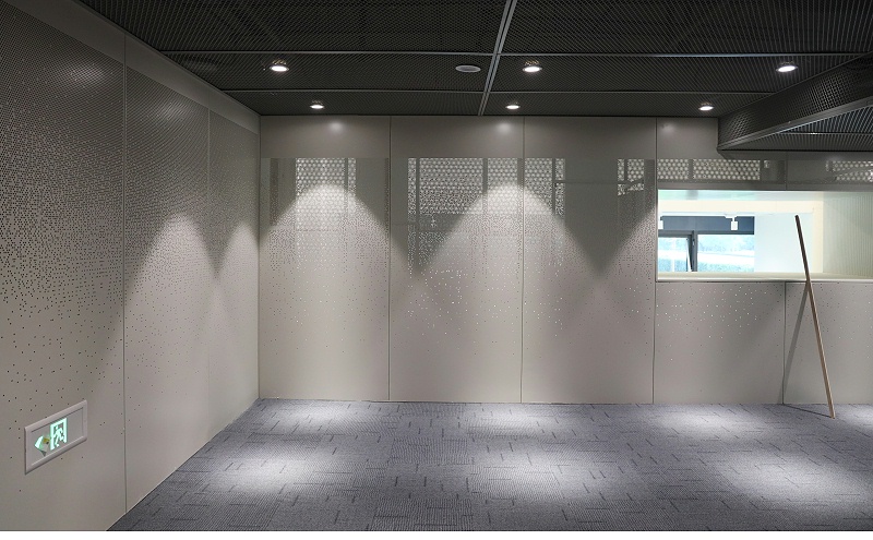 上海地產(chǎn)閔虹集團(tuán)辦公樓@漸變沖孔鋁單板